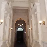 Charles Apartment